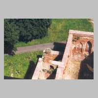 111-1037 Der Blick vom Kirchturm auf das Storchennest und die Mauern des Kirchenschiffes.jpg